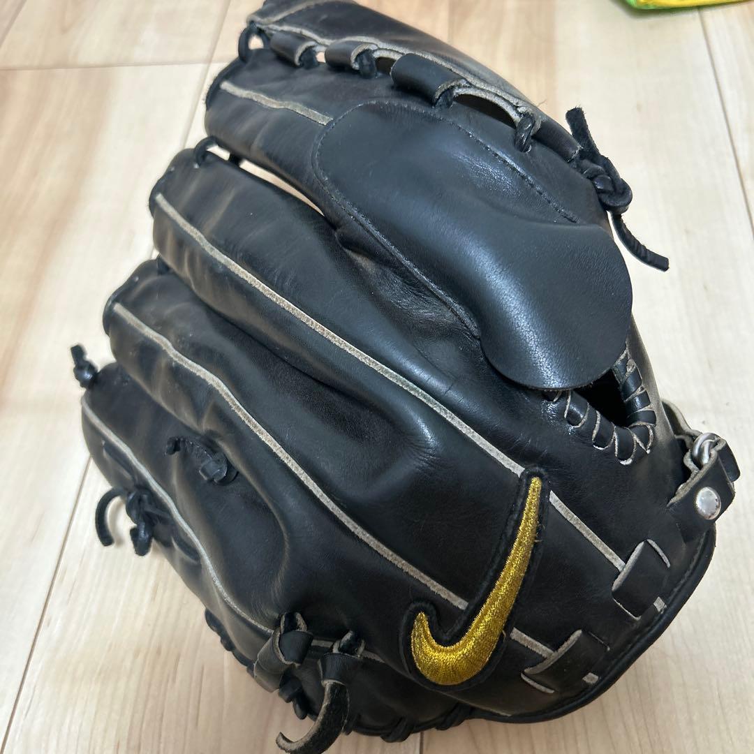 美品Nike 硬式グローブ 黒 ダルビッシュモデル