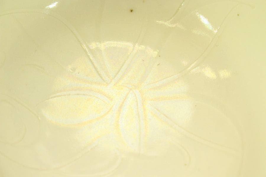 中国美術 白磁 刻 花紋 碗 一対(A281)