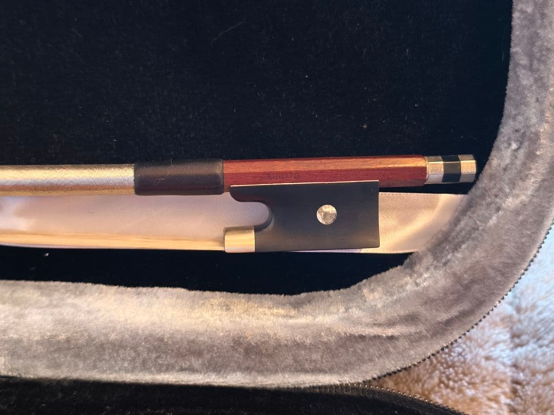 美品 4/4 バイオリン（裏板一枚板）弓・ケース・松脂・肩当てセット／すぐ演奏可