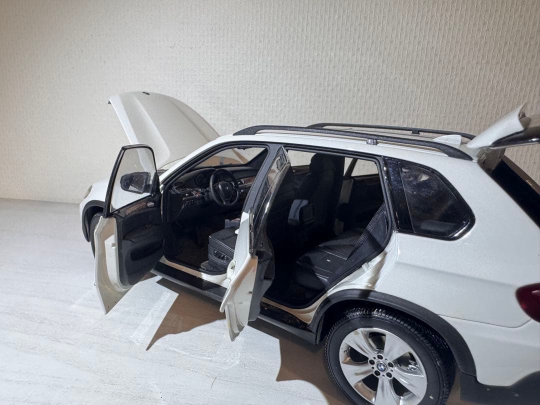  X5 1/18 ダイキャスト ホワイト