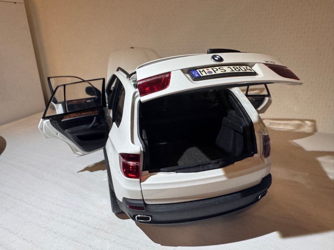  X5 1/18 ダイキャスト ホワイト