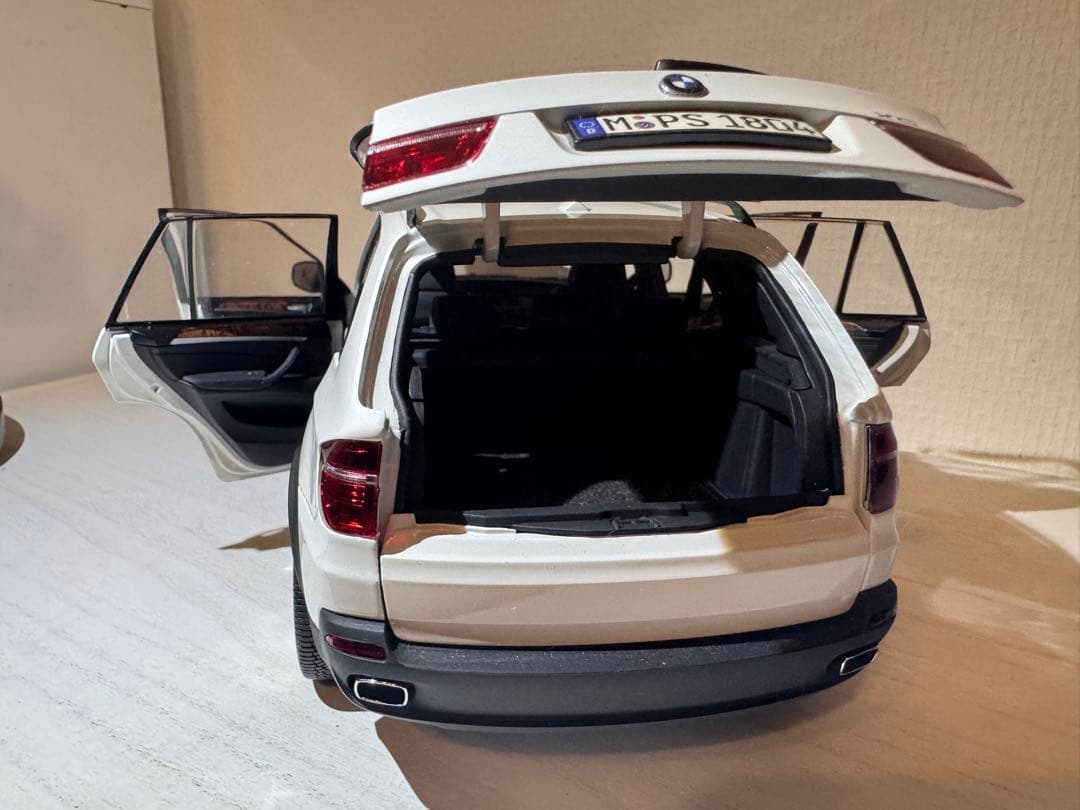  X5 1/18 ダイキャスト ホワイト