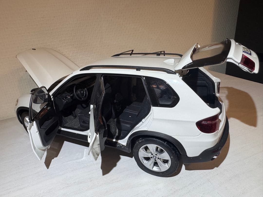  X5 1/18 ダイキャスト ホワイト