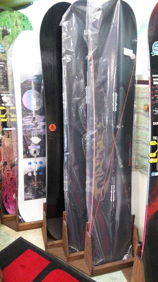 スノーボードスタンドラック　３本用　左側用　カラーウォルナット　　ハンドメイド