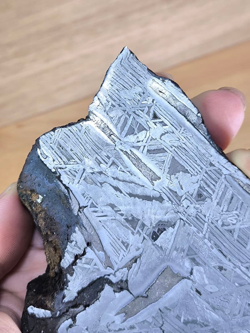 極上 アルタイ鉄隕石 700g 隕石　パワーストーン　宝石 天然石