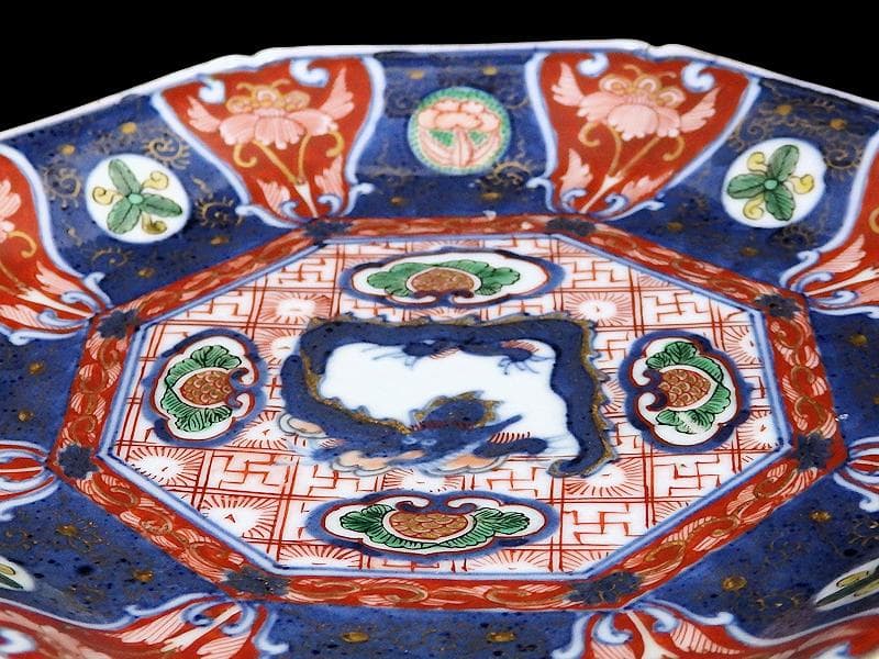 大聖寺伊万里　金襴手　菊花四方襷紋に団龍紋の図　７寸皿　607AS-DAg