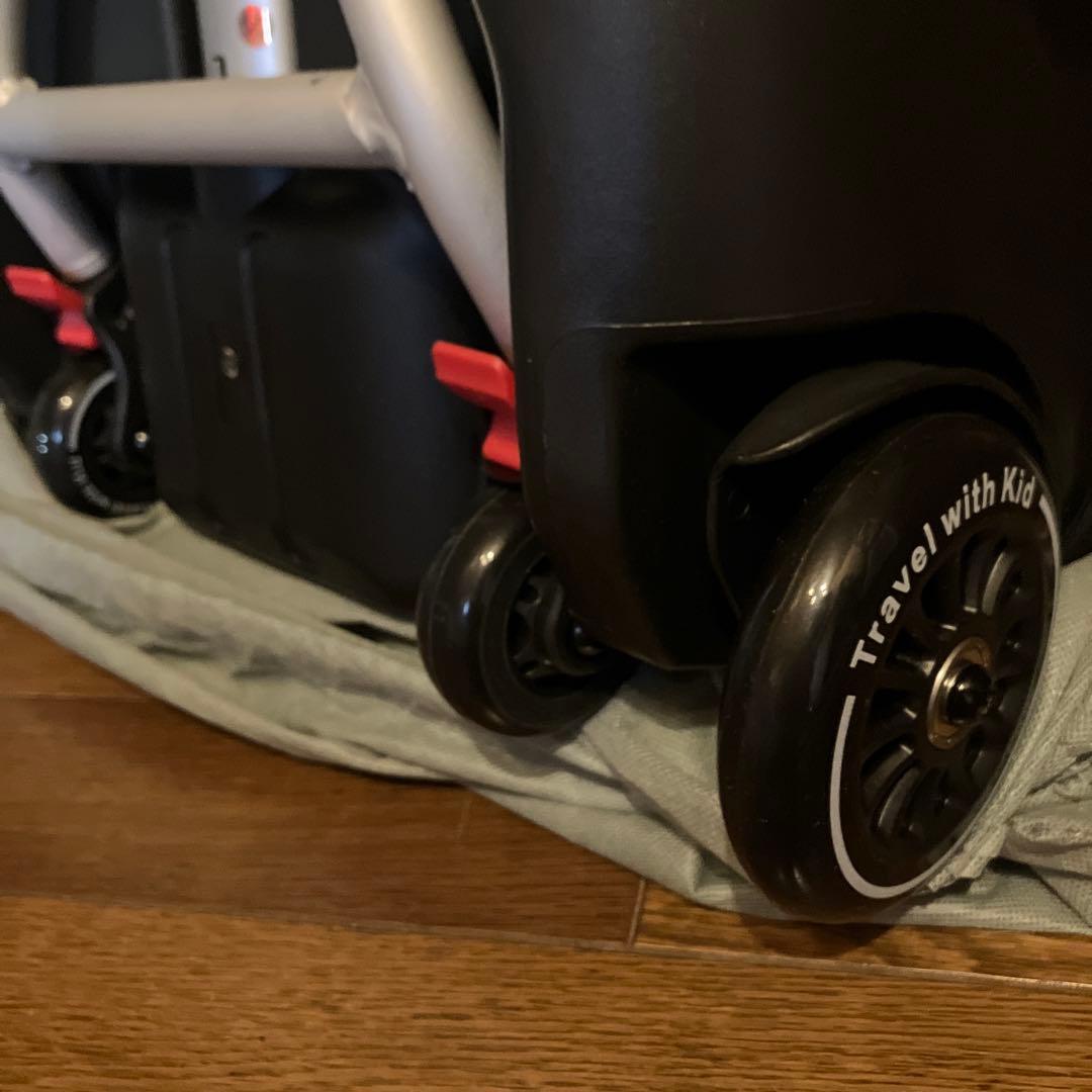 新品タグ付Q-BOX 乗れるキャリーケース　スーツケース　バッグ　子供乗せ