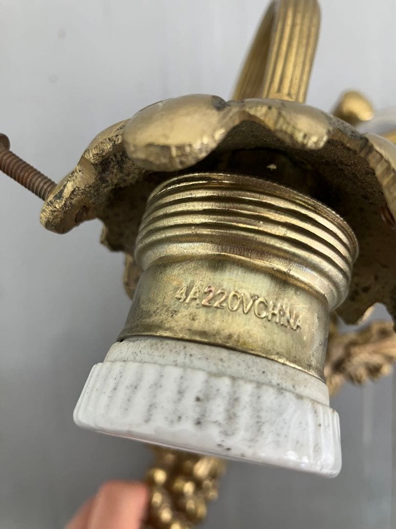 アンティークな壁掛照明器具　2灯　ガラス製ビー玉風シェード　お洒落な玄関照明葡萄