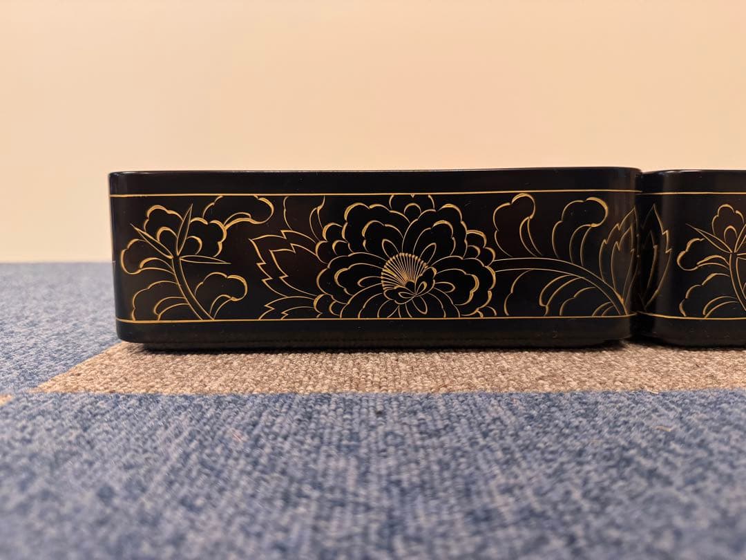 【輪島塗】沈金牡丹彫 三段重箱 金蒔絵 六五重 内朱塗 天然木 共箱