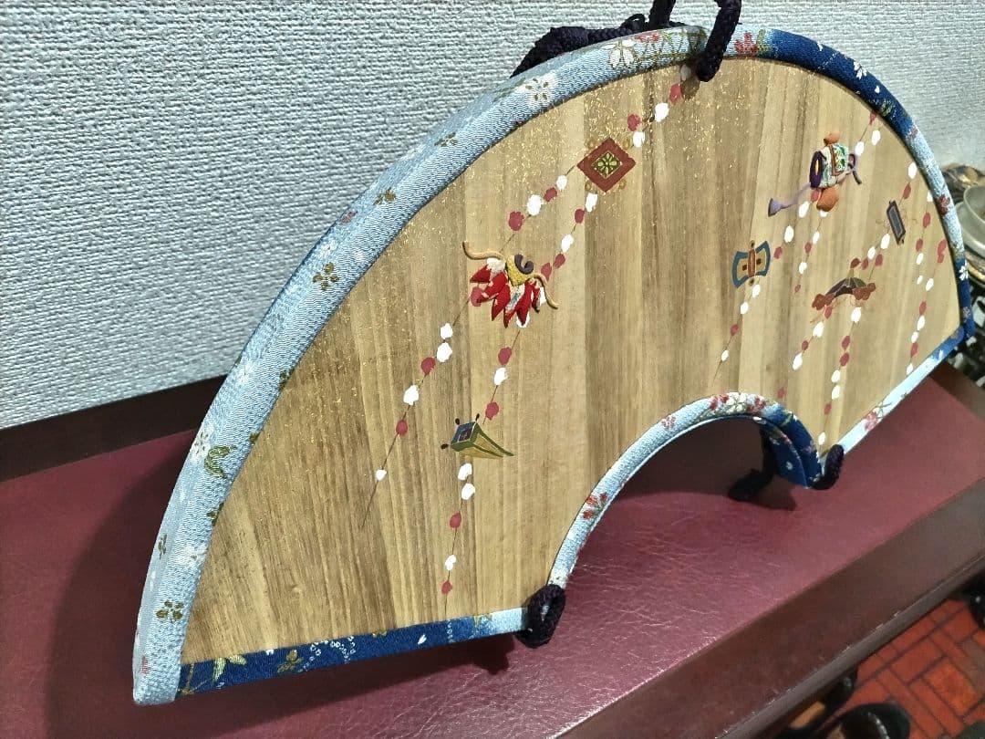 京都老舗店　宮脇賣扇庵　 神代杉扇型フレームちりめん押絵凧揚げ風景のオブジェ
