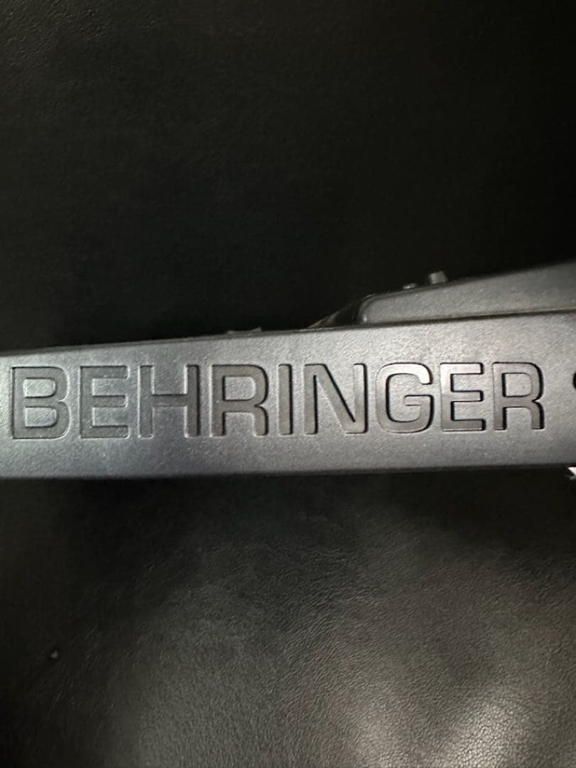 BEHRINGER ミキサー　BCF2000