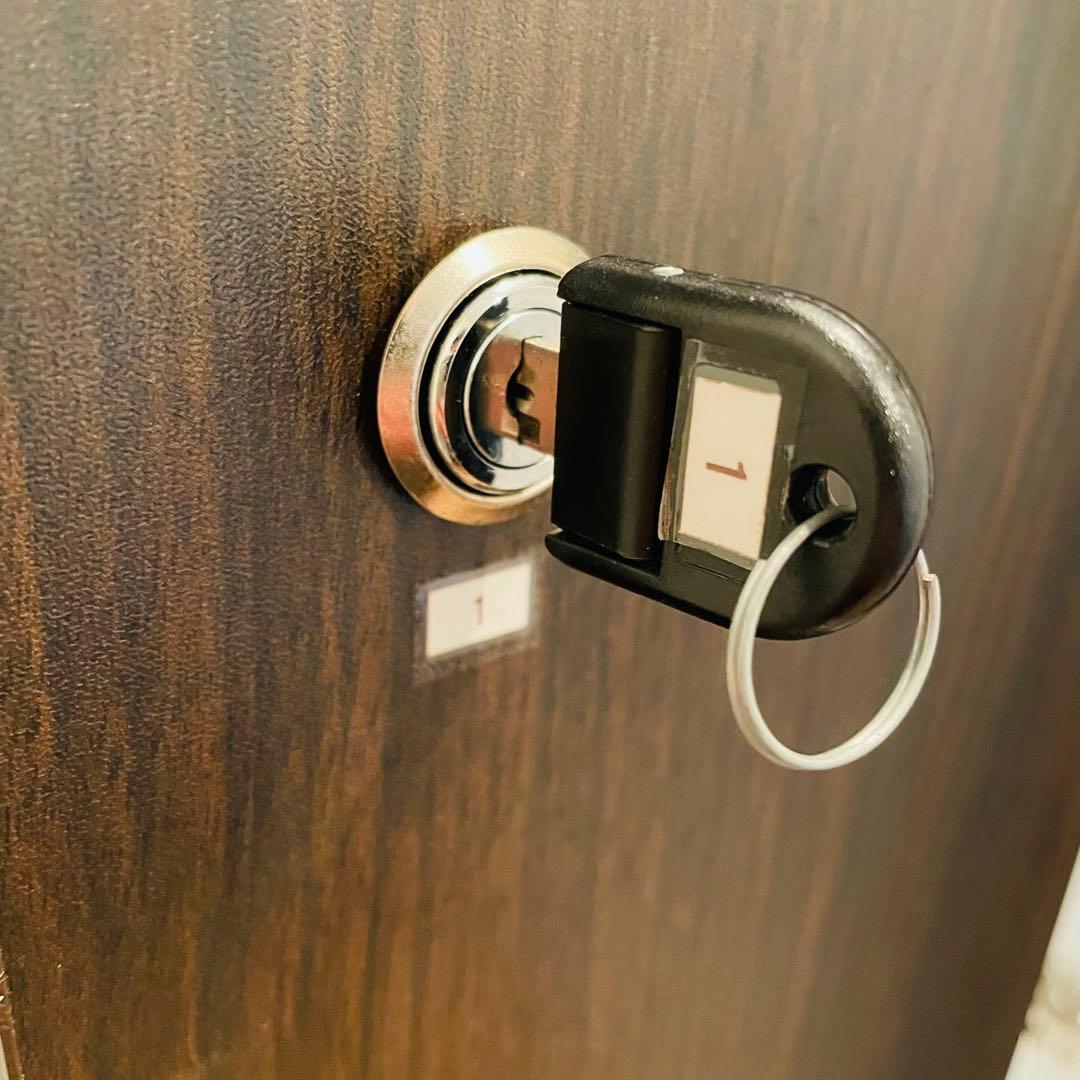 【美品】業務用ロッカー 8扉 鍵付き キャビネット 幅91×奥行55×高さ179