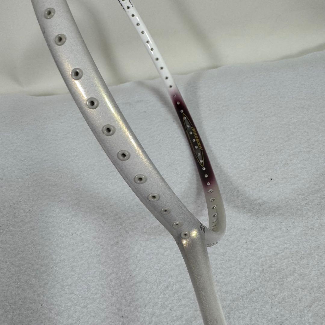 希少 廃版モデル YONEX AEROTUS100 バドミントン　ラケット