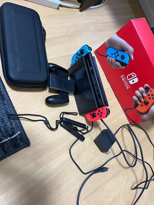 最新版Nintendo Switch+ケース付き