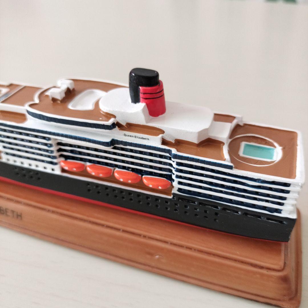 CUNARD　QUEEN ELIZABETH　クイーンエリザベス号模型