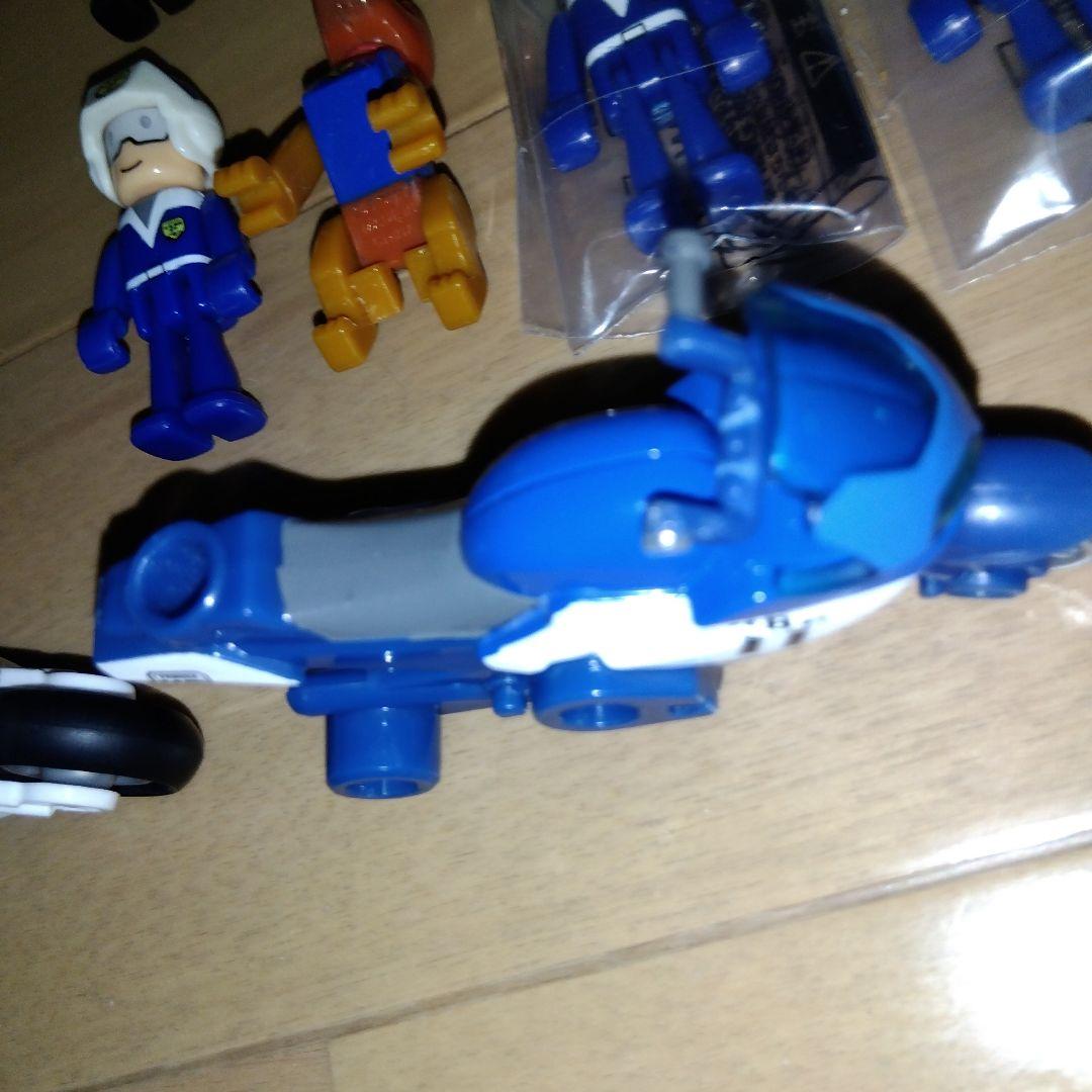 ハイパーブルーポリス　01号＆03号＆ガードナー＆キッズ16体＆ミニカー34台