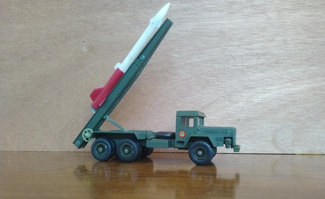 SOLIDOロケットランチャー軍用トラック201