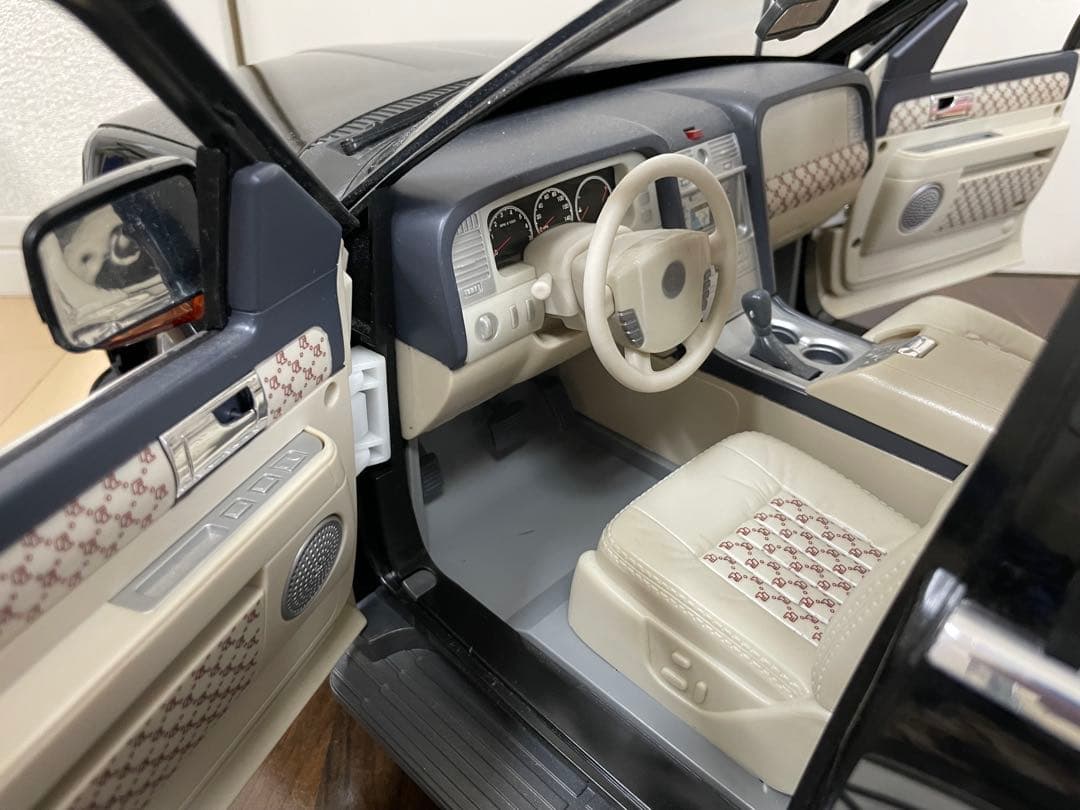 9/30まで！特大ラジコン1／8スケール　リンカーン ナビゲーター