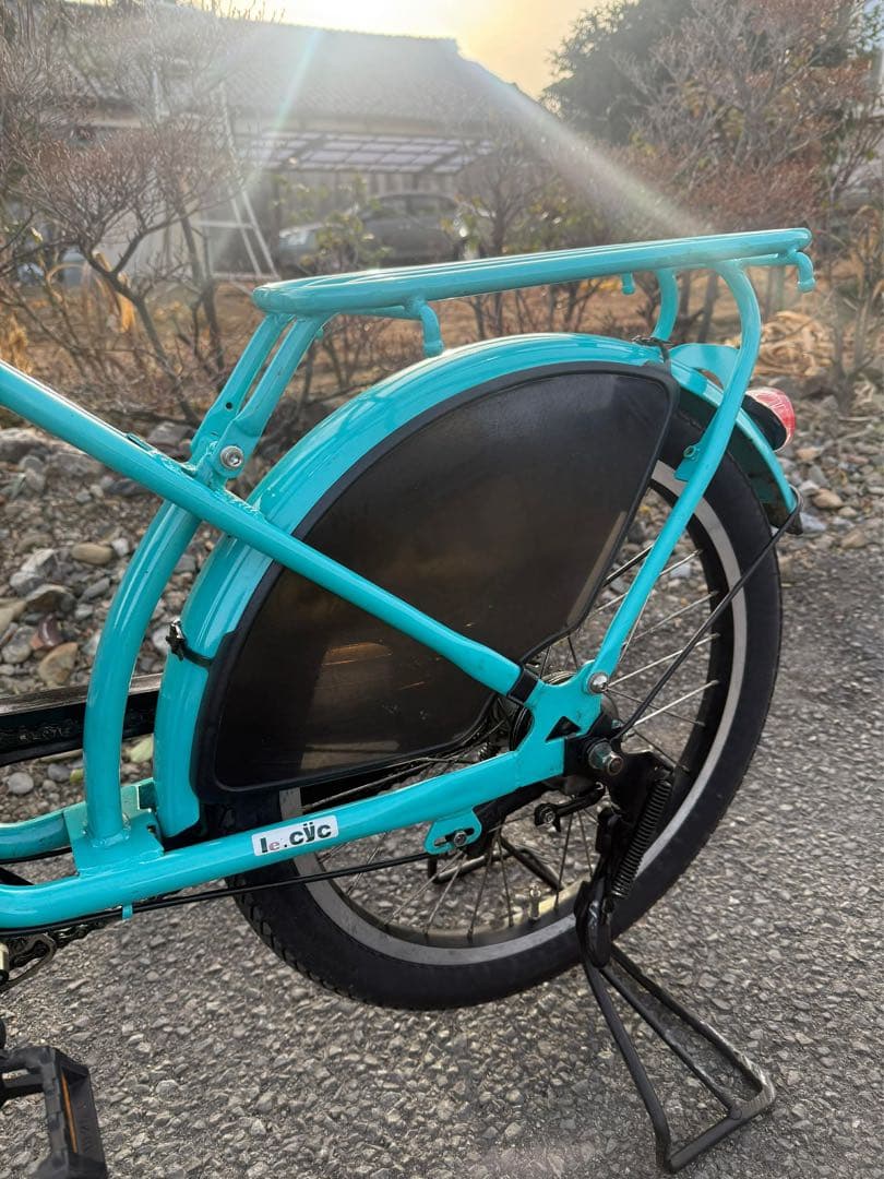 ヤマハ電動アシスト自転車、シティバイク、ブルー色。