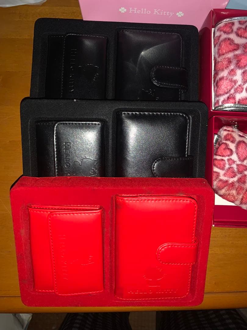 Hello Kitty 円筒形バッグ　 ハローキティ　ケース　カードケース