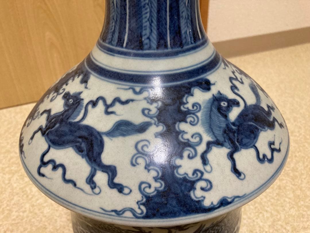 中国骨董／青白磁の馬と龍の花瓶／大明永樂年製／高さ約37 cm