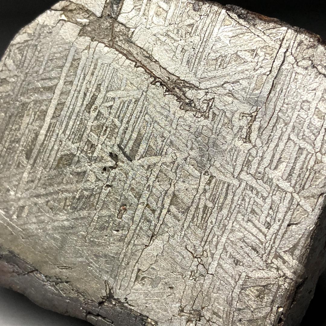 アルタイ隕石　大型隕石 鉄隕石　外皮付き隕石　ナチュラル　原石　重さ約1023ｇ