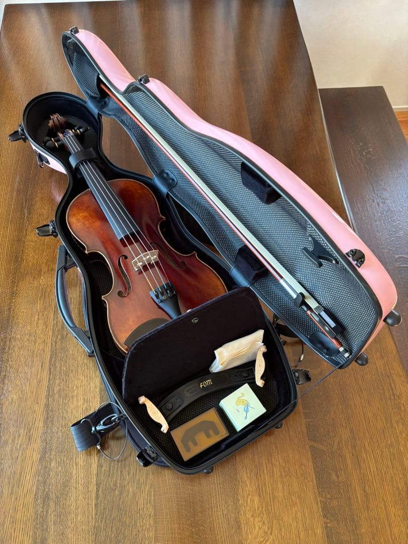 Fiumebianca バイオリンケースとBella Armonia バイオリン