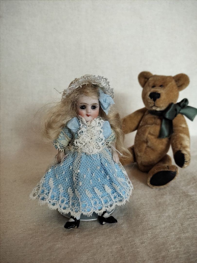 ②アンティーク　ミニョネット　ビスクドール