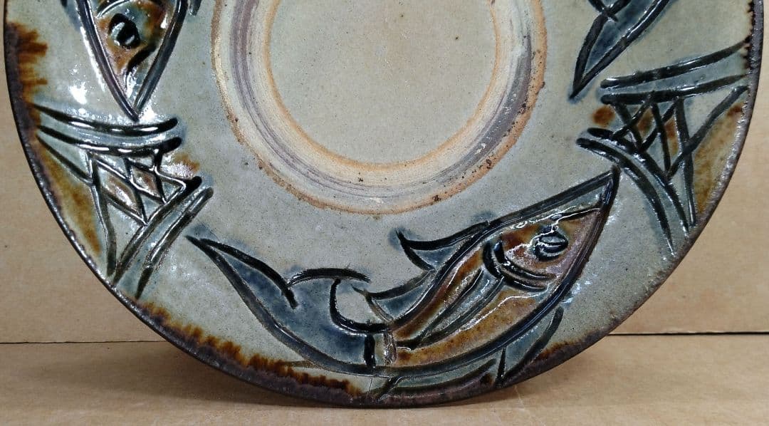 【本物保証】金城次郎 壷屋焼 魚紋皿 共箱 栞 人間国宝 壺屋焼 希少作品