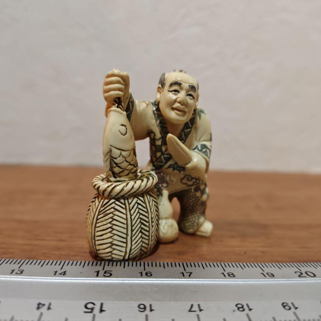 時代提物 人物根付 天然素材【魚売り】高さ約5.2cm 重さ26ｇ 江戸の暮らし