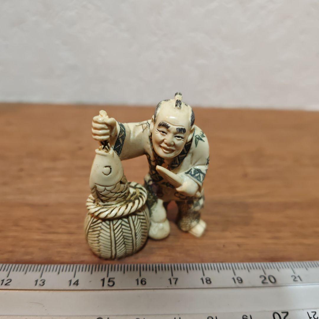 時代提物 人物根付 天然素材【魚売り】高さ約5.2cm 重さ26ｇ 江戸の暮らし