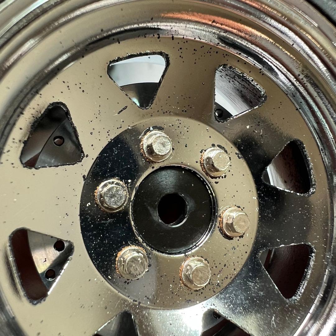 RC4WD 6LUG1.9クロームホイール、axial純正トレパドールタイヤ