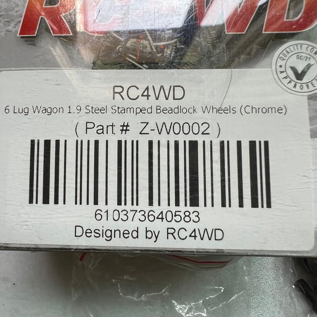 RC4WD 6LUG1.9クロームホイール、axial純正トレパドールタイヤ