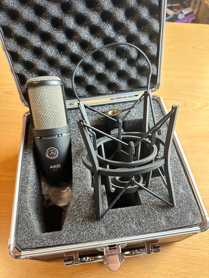 AKG P220 コンデンサーマイクロフォン