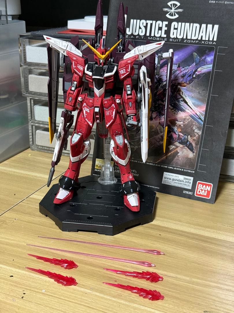 MGジャスティスガンダム　ガンプラ　完成品