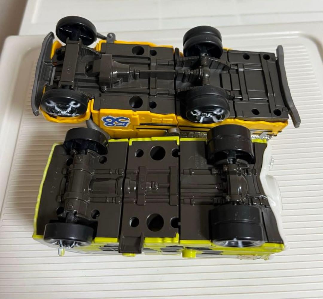 カーズ、ミニカー、マテル（アーヴィー、ミスフリッター）（目が変わるおもちゃ）