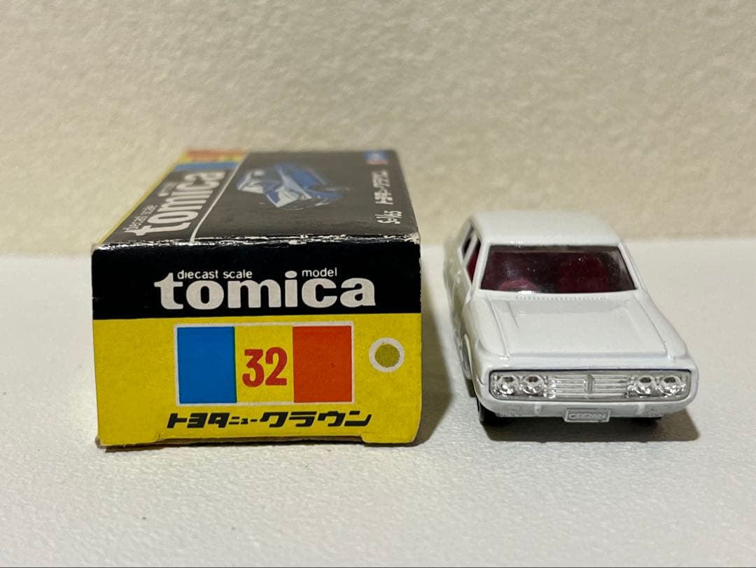 トミカ 日本製 黒箱 32-1 トヨタ ニュークラウン