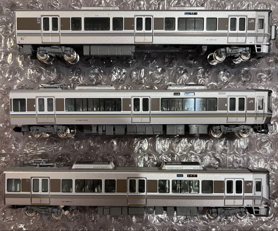 KATO製のNゲージ鉄道模型、**225系100番台「新快速」