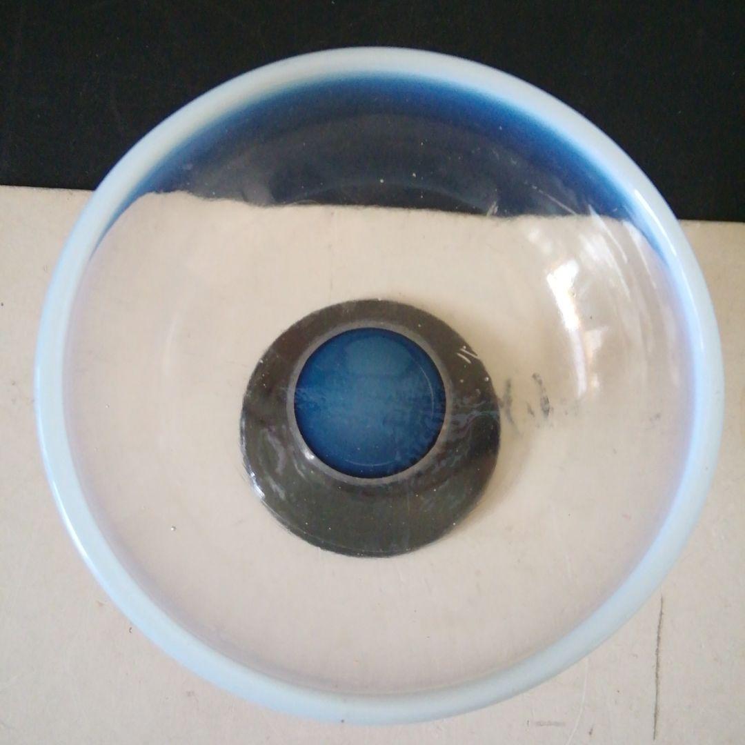 ガラスの氷2色のコップ。