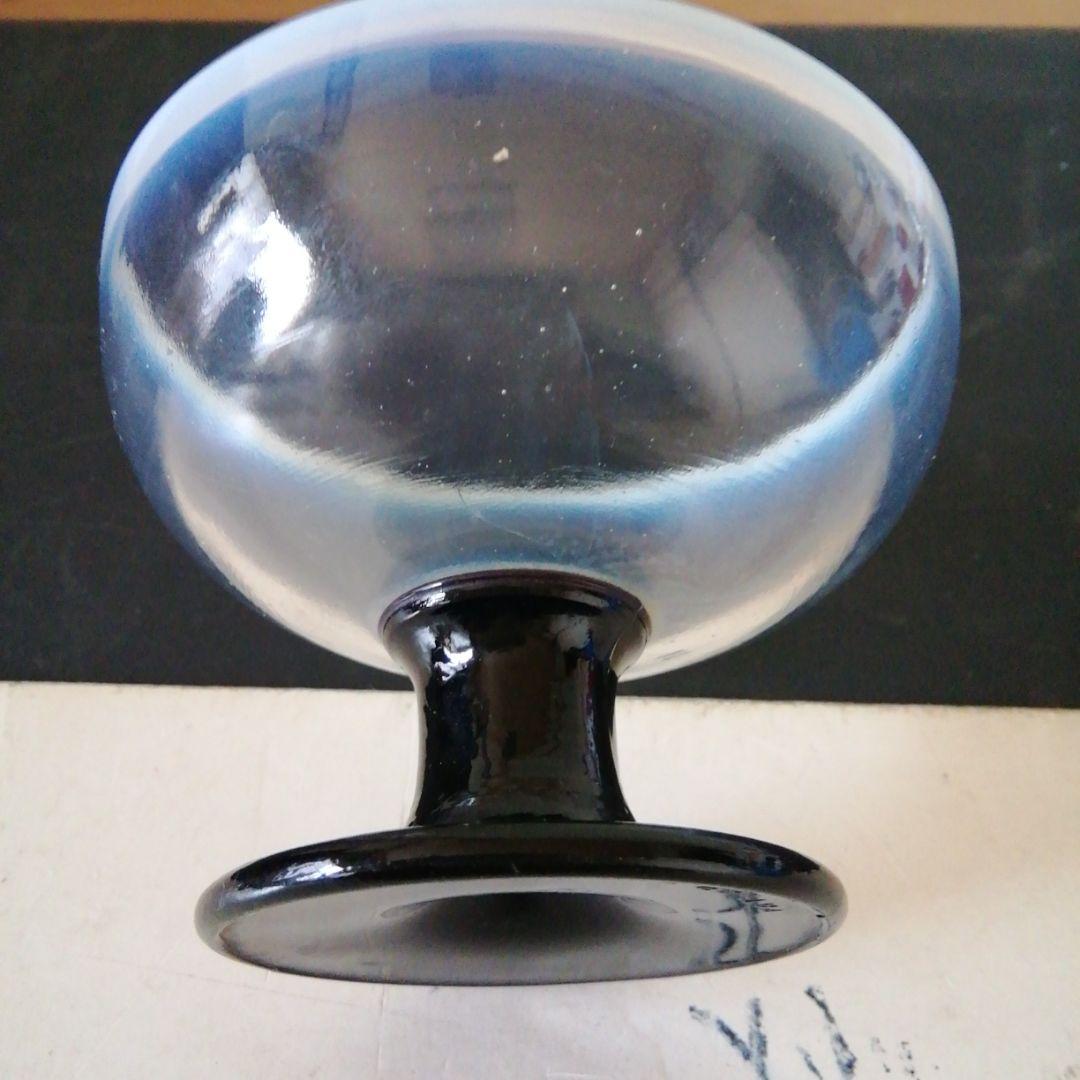 ガラスの氷2色のコップ。