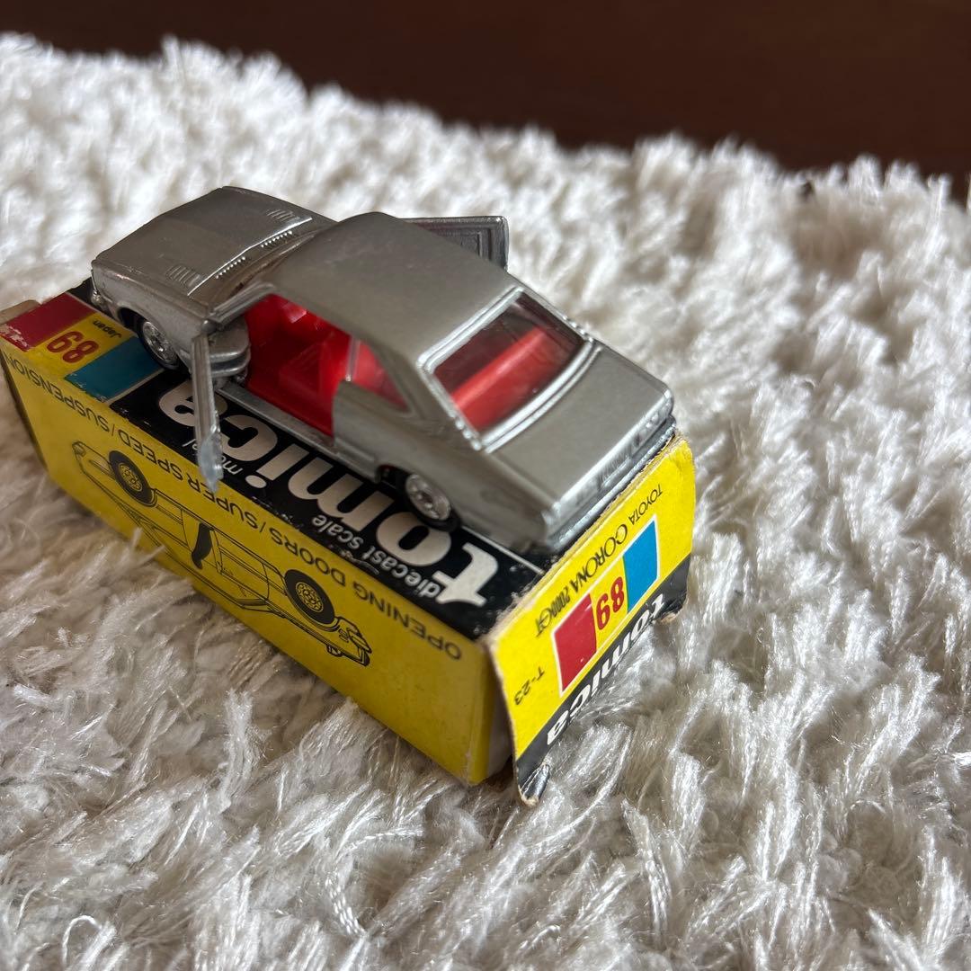 トミカ黒箱89　トヨタ　コロナ　2000GT シルバー