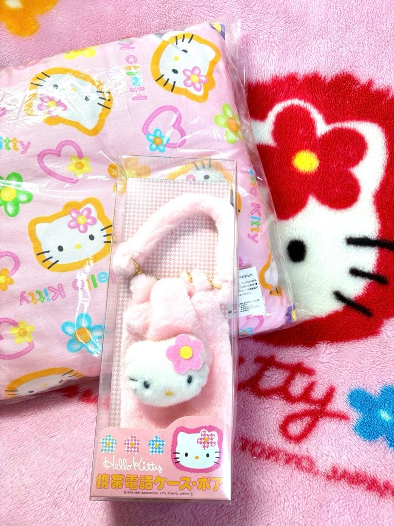 新品　激レア　カオハナ　ハローキティ　クッション　ボアポーチ　携帯ケース レトロ