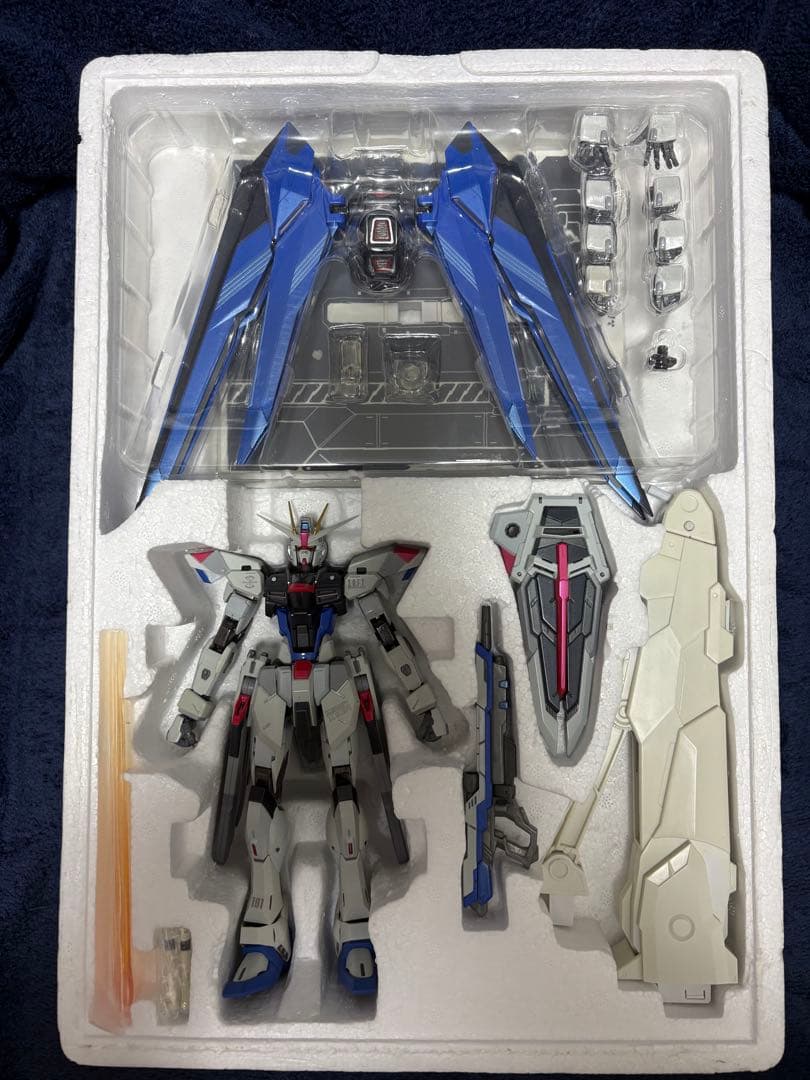 L BUILD メタルビルド　フリーダムガンダム　中古品