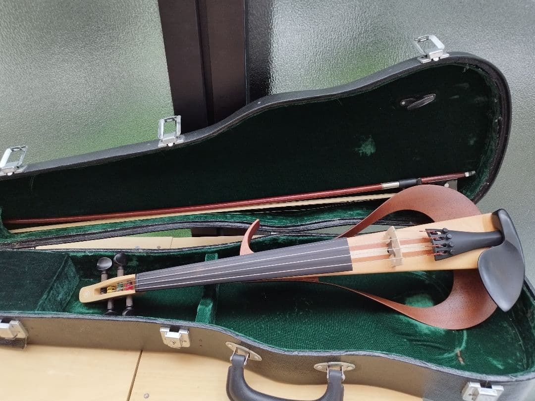 YEV104 エレクトリックバイオリン 4弦 ハードケースと弓付き