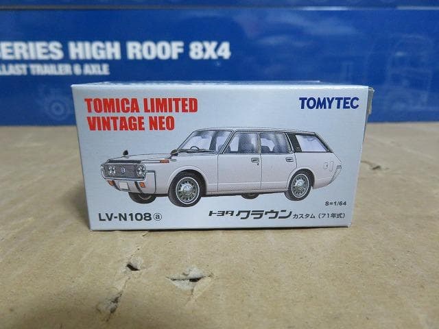 トミカリミテッドヴィンテージNEO クラウン カスタム バン デラックス