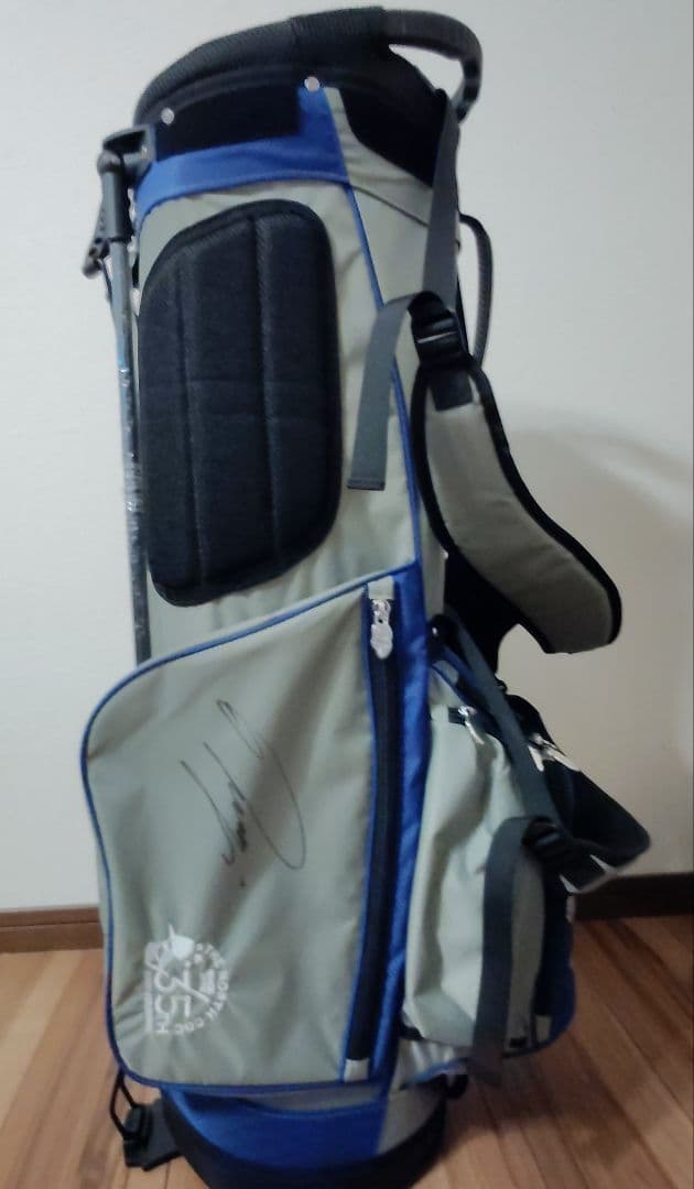 クリスマスセールお値下げしました❣石川　遼　サイン入り　ゴルフバック