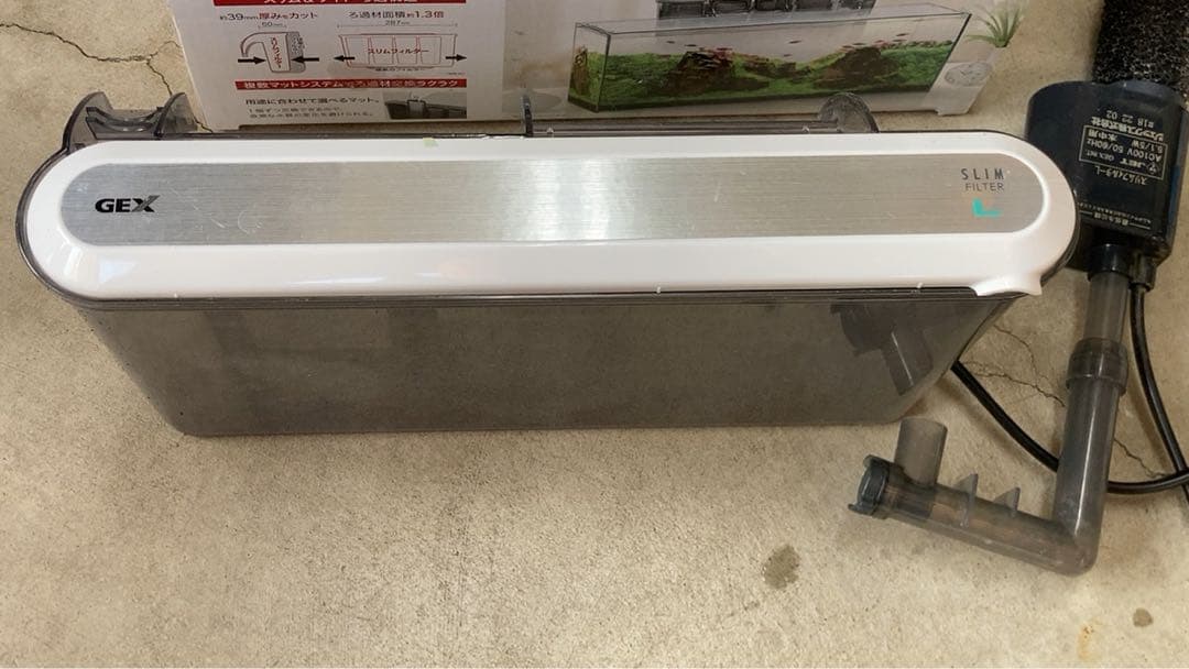 ガラス製水槽　大小2個　他，付属品つき