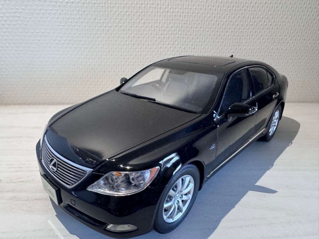 NOREV Lexus LS 460 ブラック ミニカー