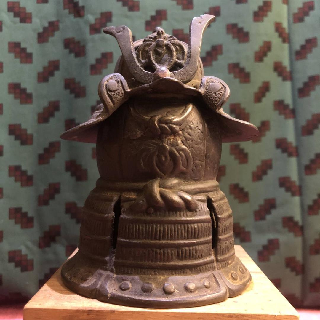 骨董　蔵出し品　銅器　古い香炉　彫金細工　鎧兜　武具甲冑型　灰　箱付
