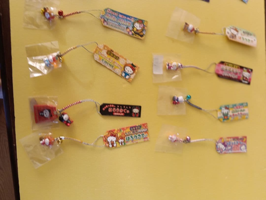 A　ご当地ハローキティファスナーストラップなど日本全国47都道府県制覇　＋１個